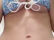 Fica Italiana si Masturba e Mostra il Culone Per un Fan