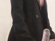 Nel bagno del risto mi inculo e succhio