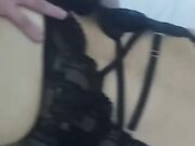 Singolo fa godere mia moglie a pecora sul letto