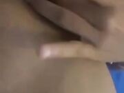 19enne italiana si mette un dito nel culo