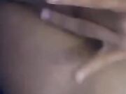 19enne italiana si mette un dito nel culo