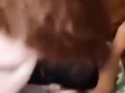 Mi spompina mentre cavalca un dildo piantato per terra