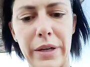 Col vibratore in spiaggia attenta a non farsi sgamare