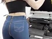 Le si ferma la macchina e il meccanico la scopa OF