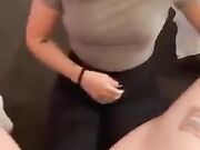 TEEN MAGISTRALE lo fa sborrare in 1 minuto con ingoio