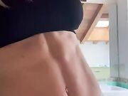 Milfona italiana da paura si spoglia nuda in diretta OF