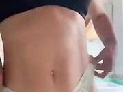 Milfona italiana da paura si spoglia nuda in diretta OF