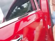 Annoiata e porca esce la fica in autostrada