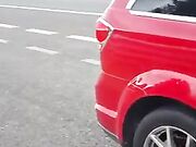 Annoiata e porca esce la fica in autostrada