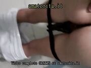 Cedono al desiderio nei bagni dell' autogrill