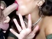 Sborrala in faccia!! Camgirl riceve un FACIAL in dirett