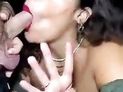 Sborrala in faccia!! Camgirl riceve un FACIAL in dirett