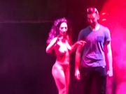Dana Santos spettacolo erotico masturbata dai fans