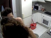 Fidanzate lesbiche italiane si masturbano in cucina