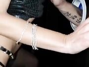 Italiana fa la troia al privè con sconosciuti