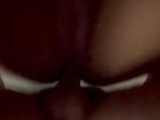 La faccio urlare di piacere scopandola a pecora