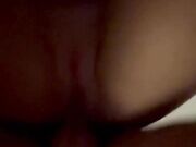 La faccio urlare di piacere scopandola a pecora