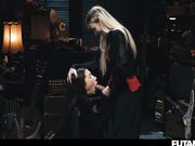 L4yla Sc4rlett e N4ta G0ld - Scopata lesbo strap on