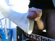 Succhia e lecca le palle a suo marito in live