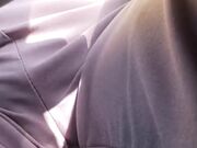 Mia moglie si tocca nel parcheggio del centro commercia