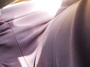 Mia moglie si tocca nel parcheggio del centro commercia