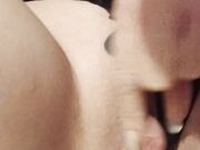 Miafoxymilf fa vedere il suo clitoride