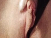 Miafoxymilf fa vedere il suo clitoride