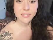 Ragazza italiana con tette naturali enormi in live