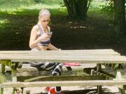 MILF SCOPATA E SBORRATA NEL PARCO DA SCONOSCIUTO -OF-