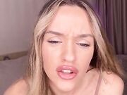 Fantasttica biondina con gran culo in live