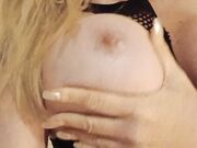 Miafoxymilf fa vedere il buco del suo culo ed il suo co