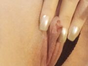 Miafoxymilf fa vedere il suo clitoride gonfio e sue tet