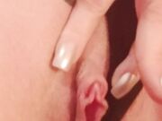 Miafoxymilf fa vedere il suo clitoride gonfio e sue tet