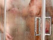 La pr0fum0sa scopa in doccia col coinquilino