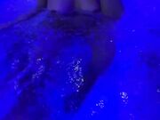 Scopata nell'idromassaggio con venuta in bocca