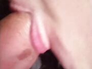 Le piace tanto succhiare