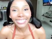 La onlyf4nser fa sborrare il vicino con le sue enormi t