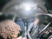 Mi porta a scopare in un parcheggio con guardone