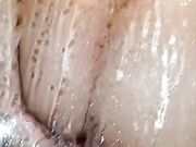 Doccia moglie in hotel che si masturba col dildo