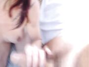 Due amiche pompinare condivinono il cazzo