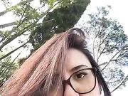 Italiana si spoglia e sculaccia in parco pubblico