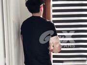 La MIlf si fa il giovane tecnico della Tv