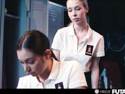 Nata Gold e Sh3lena4 sesso lesbo negli spogliatoi