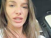 Carsex coppia esibizionista in auto sega e pompa