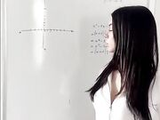 La studentessa c4l1ppara scopata in classe dal prof
