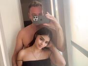 Pompino teen latina che succhia grosso cazzo