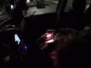 Mi fa un pompino in auto di notte tra le mignotte