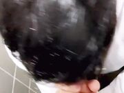 Andrea succhia cazzo a scuola in bagno