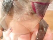 Milf montata in piedi e sborrata sulle tette