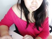 Ragazza italo-asiatica si masturba in webcam